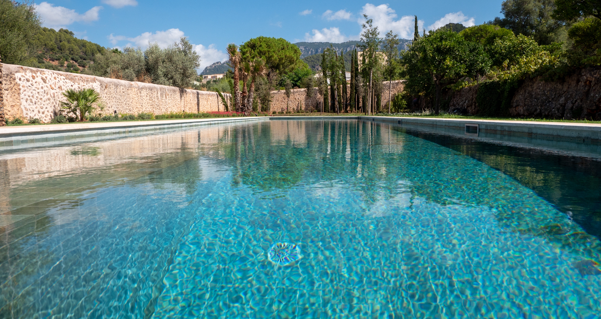 Turquesa, Tramuntana y verano